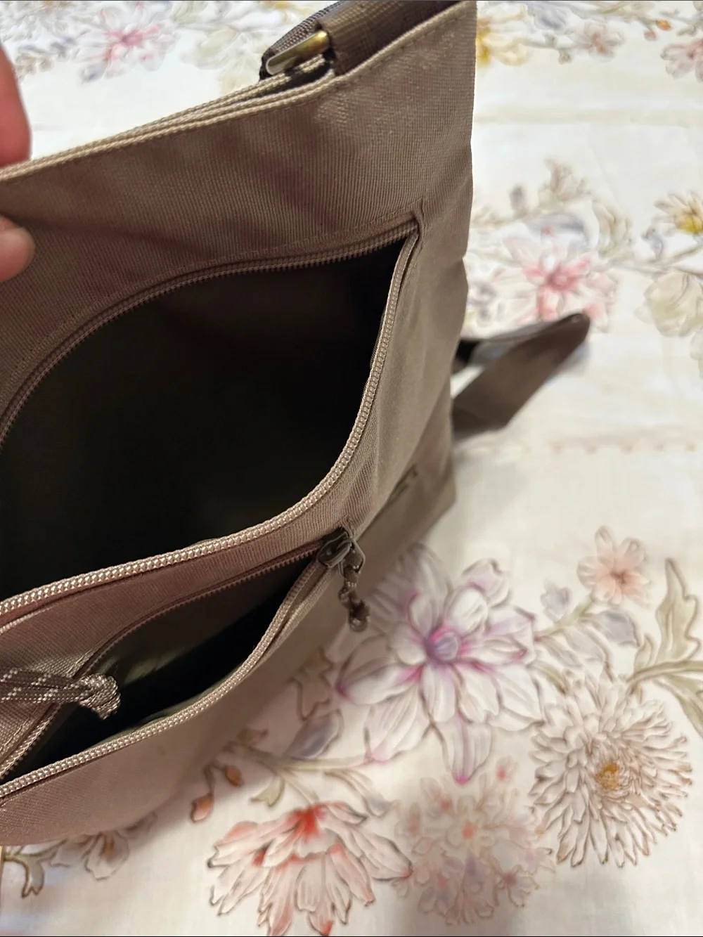 Dakine Taupe Brown Crossbody Messenger Bag with Dark Brown Strap